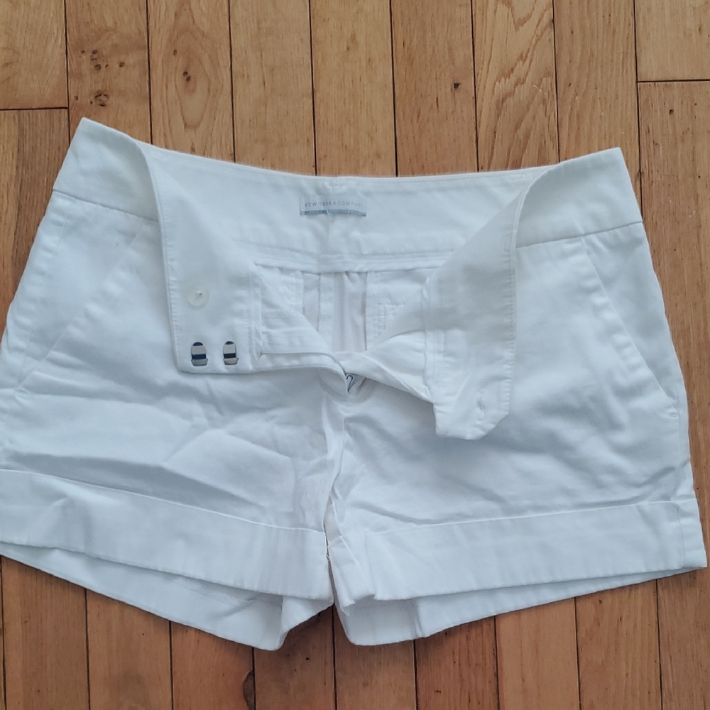 New York & Company Crisp White Women's Bermudas - Picture 3 of 3